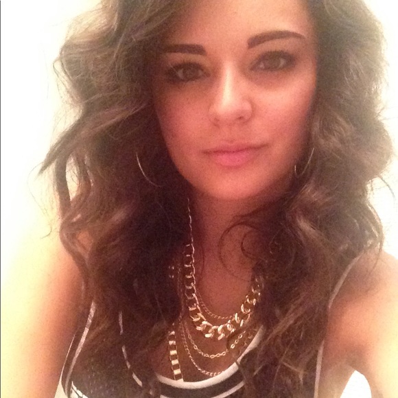 Meet your Posher, Daniela - Picture 5 of 6